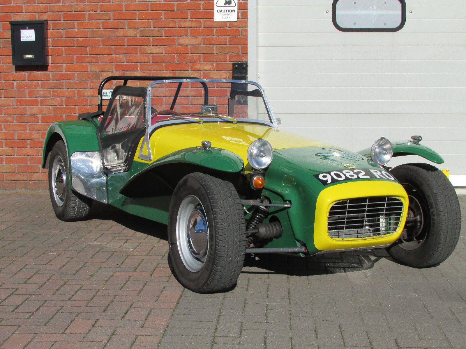 Vehicle lot 468