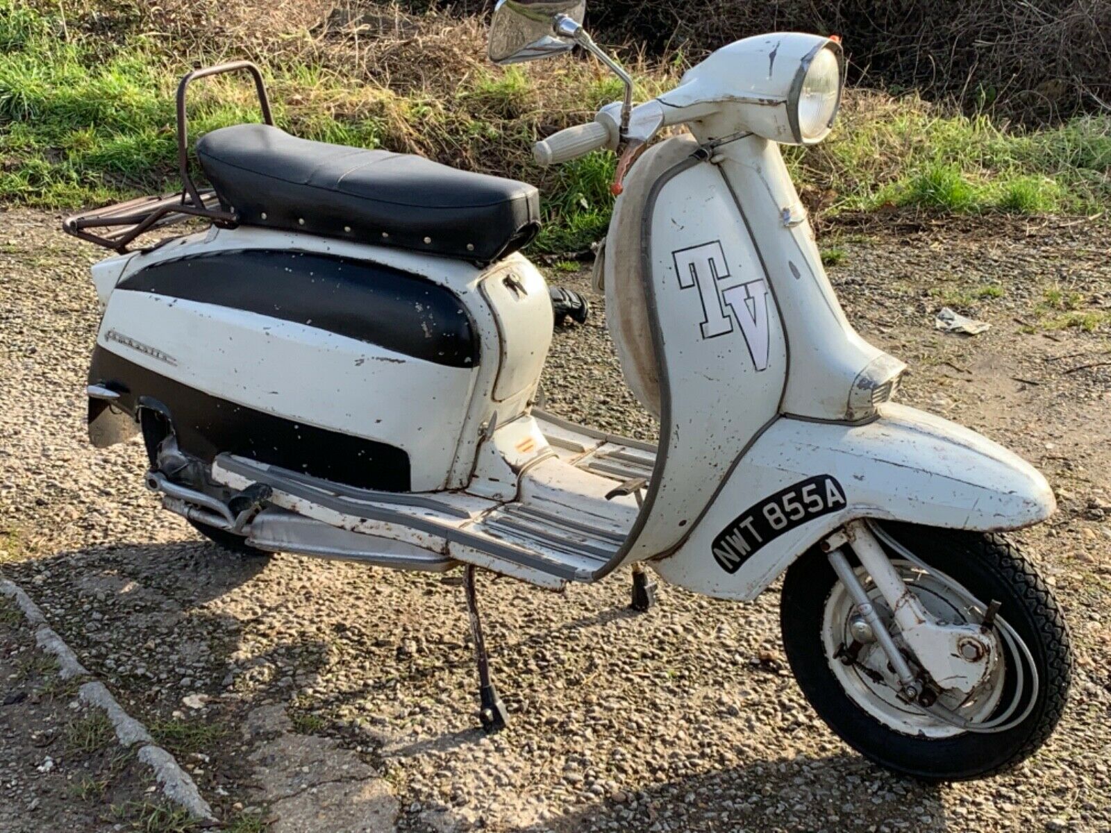 Vehicle lot 476